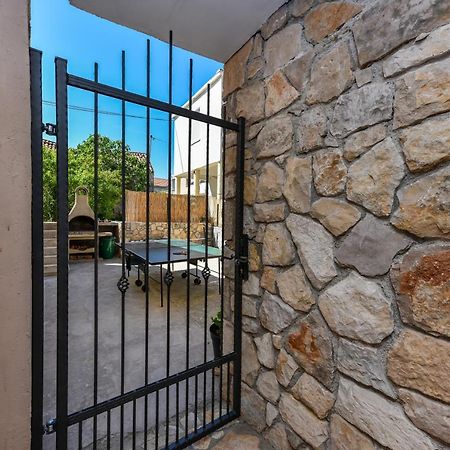 Apartment Loro With Jacuzzi Posedarje Exterior photo