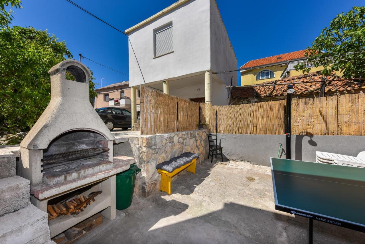 Apartment Loro With Jacuzzi Posedarje Exterior photo