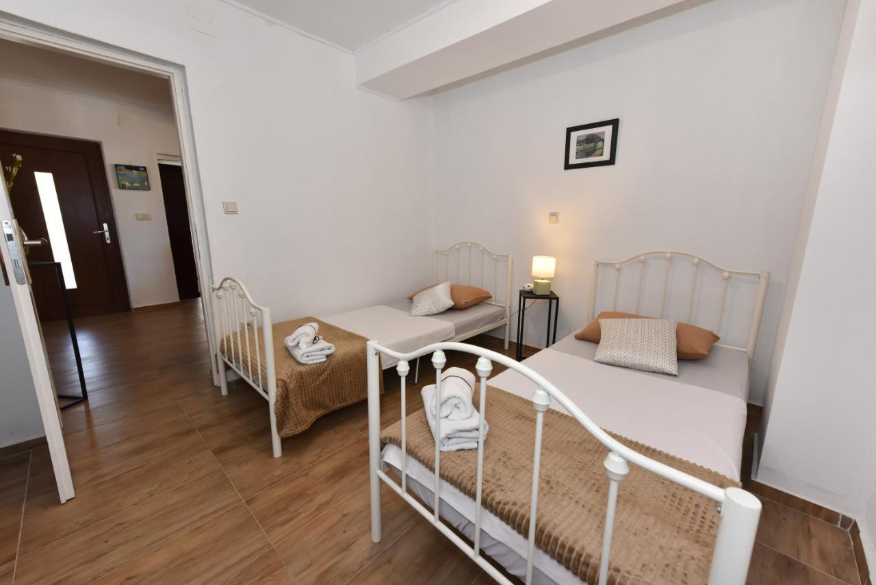 Apartment Loro With Jacuzzi Posedarje Exterior photo
