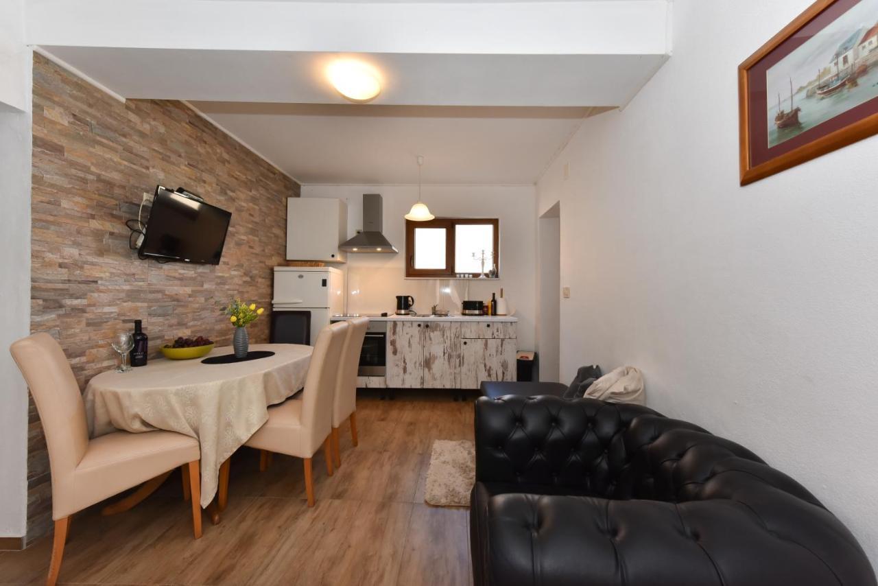 Apartment Loro With Jacuzzi Posedarje Exterior photo